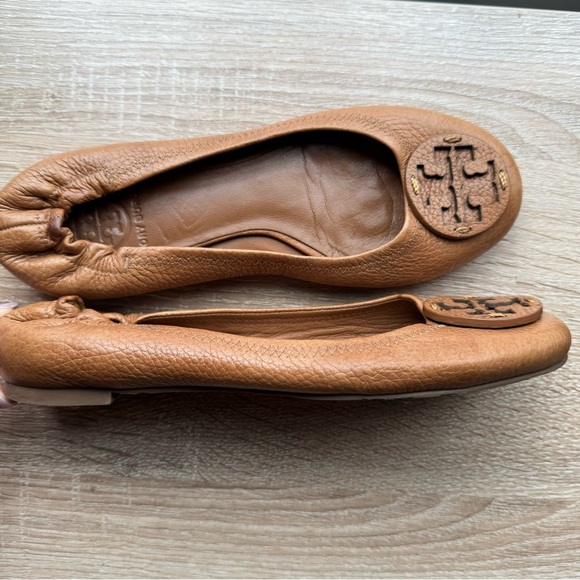 Tory Burch Travel Leather Flats with Leather Logo Ballet Flats - Picture 2 of 7